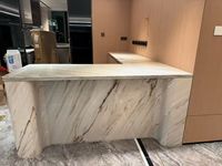 Comptoir de cuisine personnalisé en marbre blanc Palissandro brillant, design italien, îlot en marbre blanc Galaxy