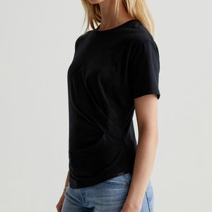 T-shirt à col rond asymétrique pour femmes en gros à manches courtes avec haut plissé T-shirts pour femmes de couleur personnalisée noire écologique - Product Image 4