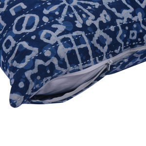 Funda de cojín/almohada vintage de algodón 100% con estampado a mano de hojas en azul cielo pistacho, estampado frontal y trasero. - Product Image 6