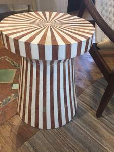 Table basse artisanale moderne en os incrusté, design géométrique, nature morte, taille personnalisable disponible pour mariage, salon de luxe - Product Image 4