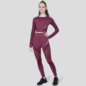 Haut court en spandex ultra-sans coutures pour femme, col rond, couleur bordeaux, logo imprimé sur le devant, respirant, léger, manches courtes - Product Image 5