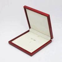 Boîte à bijoux pour des anneaux en bois avec la boîte à bijoux en bois de couvercle pour la boîte à bijoux en bois d'enfant Images