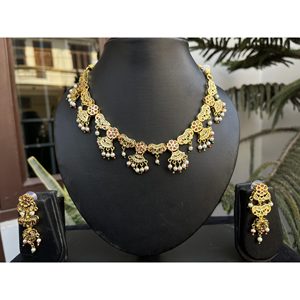 Conjunto de collar tradicional indio Rajasthani chapado en oro con gotas multicolor para boda - Product Image 1