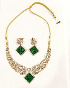 Ensemble collier et boucles d'oreilles de luxe de haute qualité avec longueur réglable finition mate laiton et zircone cubique livraison gratuite - Product Image 1