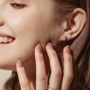 Boucles d'oreilles en or blanc 18 carats avec diamants, boucles d'oreilles en diamants de laboratoire, boucles d'oreilles à clous pour femmes - Product Image 4