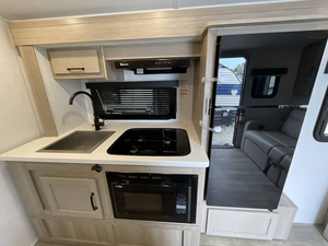 El mejor vendedor verificado ofrece a la venta el modelo F-o-r-e-s-t River ROCK WOOD ROO 24WS de 2019 usado, con alto rendimiento. - Product Image 4