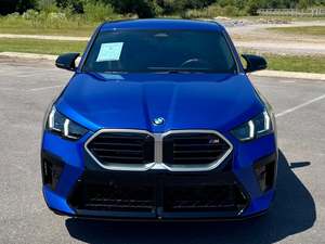 BMW X2 M35i 2024 Azul Metálico Limpio, Volante a la Izquierda, Usado, Llantas de Aleación, Asientos de Cuero, Paquete M Sport, Arranque Remoto - Product Image 2