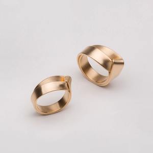 Servilletero redondo de forma Simple con muy buena calidad, servilletero de Metal chapado en oro, anillo de tejido, accesorio de vajilla para mesa - Product Image 1