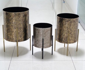 Juego de dos macetas de hierro y metal de diseño de lujo con 2 soportes de níquel y níquel negro para plantas de jardín - Product Image 5