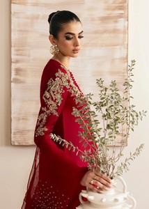 Robe fourreau formelle rouge en satin 100% soie, longueur ras du sol, anti-plis, broderie perlée, col montant, manches longues - Product Image 2