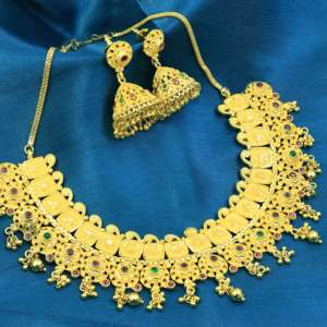 Ensemble collier et boucles d'oreilles en or plaqué 14K 18K 24K de fabrication indienne, design floral, court, en laiton, or rempli, bijoux de mariage - Product Image 1