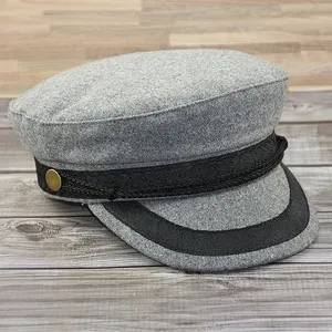 หมวกทางการที่มีซับในผ้าซาตินและการออกแบบป้ายโลหะสำหรับงานมืออาชีพ - Product Image 5