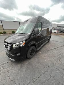 Furgoneta Ranger USADA 2022-2024, Automática, Volante a la Izquierda, Asientos de Cuero, Tracción Trasera, Cámara Eléctrica de 360°, 5 Plazas, Techo Solar, Camping, Motor V8 de 4.5L - Product Image 2