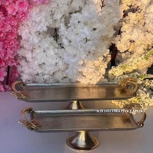 Plateau surélevé en aluminium texturé doré, support à gâteau décoratif, plateau de vanité cosmétique surélevé, poignées ornées, forme ovale, certifié CE - Product Image 1