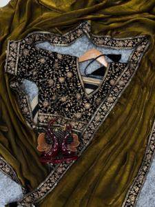 ผ้าไหมส่าหรีดีไซน์พิเศษ พร้อมเสื้อคลุมหรูหรา ทันสมัย โดดเด่น แบบอินเดีย ล่าสุด ทันเทรนด์ เรียบร้อย คลาสสิก เหมาะสำหรับงานปาร์ตี้ สำหรับผู้หญิง - Product Image 3