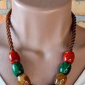 Collar de Resina Lujoso Hecho a Mano, Nuevo y Moderno, Duradero, Personalizado, Amuleto para Fiestas, para Usar en Compromisos, Artesanía Bh - Product Image 4