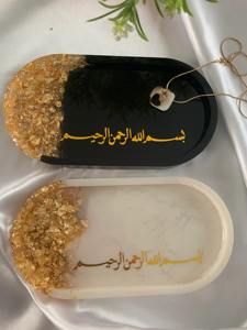 Plateau en résine avec paillettes dorées au design élégant, parfait pour le ramadan, l'iftar, les dattes et la décoration de table festive. - Product Image 4