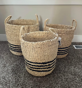 ชุดตะกร้าเก็บของสานจากหญ้าทะเลธรรมชาติ 3 ใบ พร้อมหูหิ้ว ตะกร้าทรงกลมลายเส้นสีดำ สำหรับใช้งานได้หลากหลาย จากประเทศเวียดนาม - Product Image 5