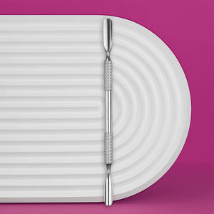 Poussoir à cuticules Durable à poignée antidérapante en acier inoxydable à double extrémité pour enlever les peaux mortes - Product Image 6