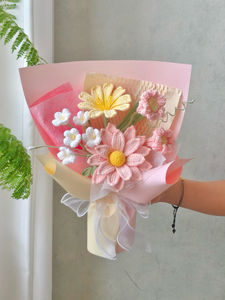 Bouquet Mixte Tricoté à la Main, Finition Artisanale, Cadeau de Remise de Diplôme pour la Saint-Valentin, Fleurs au Crochet en Gros pour l'Exportation, pour Déc. - Product Image 1