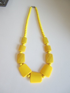 Vintage Geometric Ball Shape Resin Necklace with Adjustable <b>Rope</b> <b>Chain</b> for Women - Product Image 4