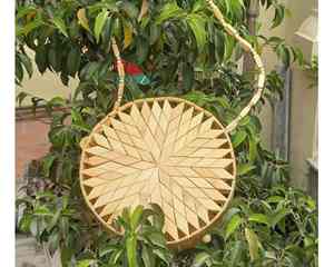 Sac en bambou d'origine du Vietnam avec sac en bambou traditionnel au toucher idéal pour les boutiques de cadeaux de plage d'été et les magasins de villégiature - Product Image 1