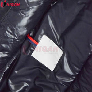 Chaqueta acolchada recortada personalizada de alta calidad para hombre, cortavientos de invierno con estilo de calle con plumón de metal para uso en exteriores - Product Image 6