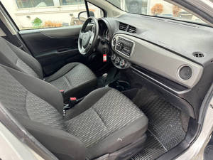 Voiture d'occasion de qualité et abordable, Toyota Yaris 2014, conduite à gauche - Product Image 2