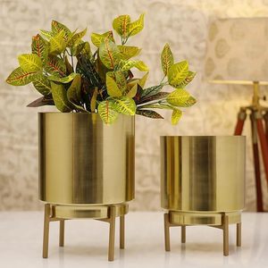 Mini jardineras de metal de moda para jardín y hogar, eleve su espacio con diseños elegantes para balcón y uso en el suelo de la sala de estar - Product Image 4