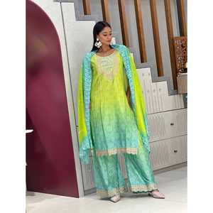 Cela montre une belle tenue indienne verte et bleue vibrante. Il semble être un ensemble de trois pièces composé - Product Image 1