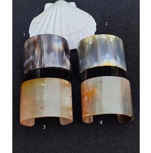 Brazalete y pulsera de cuerno natural para mujer - Product Image 3