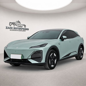 Vehículo Eléctrico Premium de Nueva Generación, SUV Eléctrico Moderno en Verde Menta con Diseño Elegante y Detalles Negros, Vehículo Eléctrico de Lujo - Product Image 1