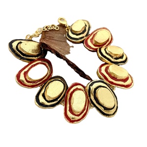 Bracelet de mode rouge et noir de concepteur fait à la main bijoux de bracelet de mode élégants personnalisés plaqués or - Product Image 2