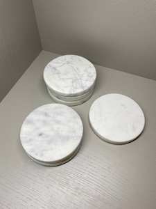 Posavasos Redondos de Mármol Blanco con Almohadillas de Fieltro, Protección Moderna para Mesa - Product Image 2