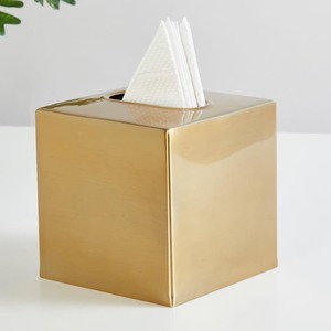 Boîte à mouchoirs en bois et métal luxueuse, design minimaliste contemporain, finition dorée faite à la main, couleurs et formes personnalisables pour la maison - Product Image 2