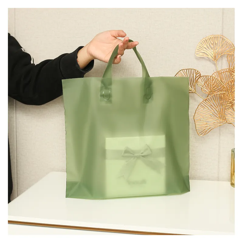 Saco de alça plástica personalizado anel macio reutilizável Saco em forma de U LDPE carga 25KG roupas sapatos cosméticos gift shopping bag