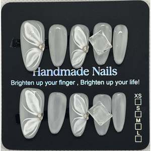 Piccoli Fiori in Resina Satinata, Vendita Calda, Dimensioni Ridotte per Decorazioni Casa o Progetti Artigianali - Product Image 1