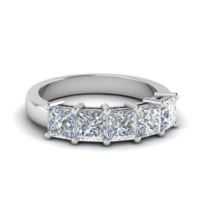 Bague de fiançailles en diamant de laboratoire à 5 pierres, taille princesse, sertie à griffes, design élégant - Product Image 1