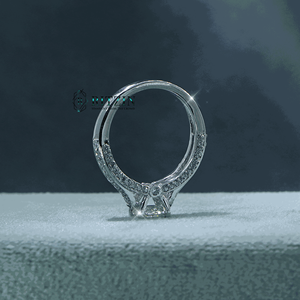 Anillo de Oro Rosa de 14K con Moissanita de Corte Redondo de 6.50 MM con Detalles y Halo Oculto para Mujer - Product Image 6