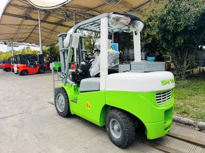 Chariot élévateur diesel de 25 à 42 tonnes de capacité, garantie d'un an. - Product Image 3