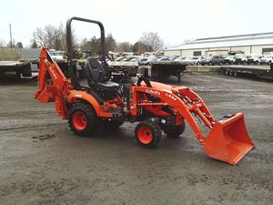 Meilleur tracteur compact Kubota BX23S avec chargeur arrière, pelle frontale, équipement d'excavation hydraulique, machine utilitaire agricole - Product Image 1
