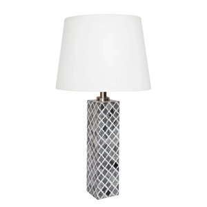 Lámparas únicas con incrustaciones de hueso con una base retorcida y escultórica y una pantalla plisada, disponibles a precios de mayorista. - Product Image 3