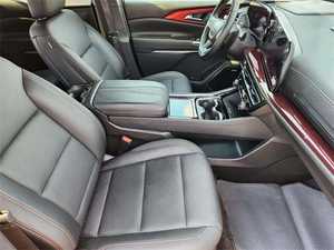 TRAVELER Z71 AWD 2024 d'occasion, conduite à gauche, intérieur foncé, sièges en cuir, pneus R18, en bon état - Product Image 6