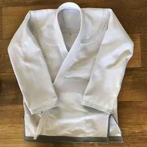 Uniforme de karaté personnalisable avec logo personnalisé pour vêtements d'arts martiaux et d'entraînement - Product Image 2