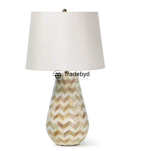 Lampe de table décorative de luxe artisanale éco-responsable à LED AC E26 avec incrustation d'os de designer moderne Tradebyd - Product Image 2