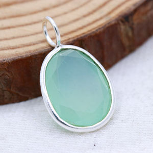 Pendentif pour femme en argent sterling 925 massif, fait main, avec pierre précieuse de calcédoine naturelle de forme géométrique, style bohème, vente en gros - Product Image 1