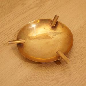 Cenicero de latón elegante para hoteles, restaurantes y bares, agrega un toque elegante y lujoso a las áreas para fumadores de invitados - Product Image 4