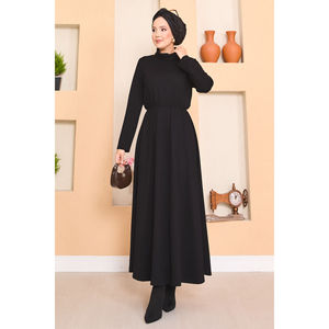 Vestido Hijab Negro Sencillo con Cuello Alto y Cintura Fruncida en Tela Crepé, Accesorio de Moda - Product Image 5