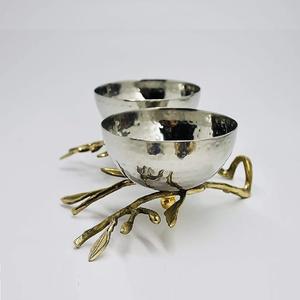 Cuencos decorativos martillados a mano de plata con soporte de hojas doradas Cuencos bellamente hechos a mano a granel para servir la decoración - Product Image 4