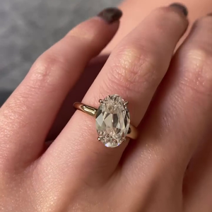 Bague de fiançailles solitaire ovale de 2,00 carats en diamant de laboratoire certifié IGI, provenant de l'ancienne mine, poids total de 2,00 carats - Product Image 2